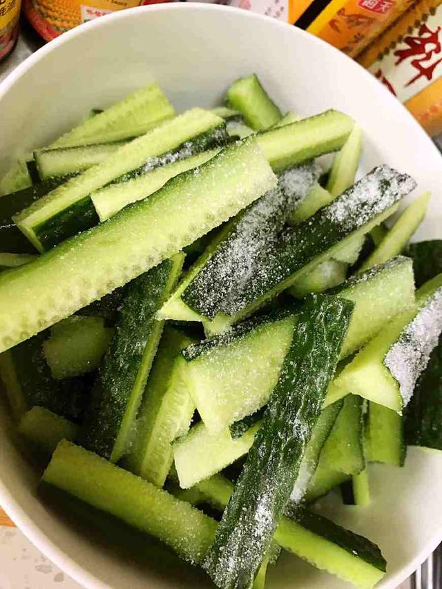 自制嘎嘣脆的酱黄瓜,1次10斤,吃1年不坏,配方和做法全告诉你