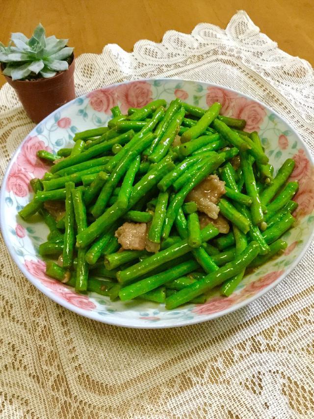 再炒豆角,这个调料一定不要放,很多人不懂,放很多,胃都吃伤了