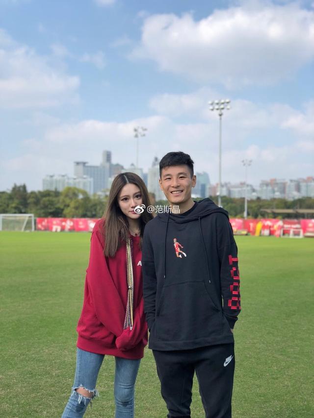 范志毅女儿晒最新照片,20岁的她漂亮可爱,曾与男友大秀恩爱