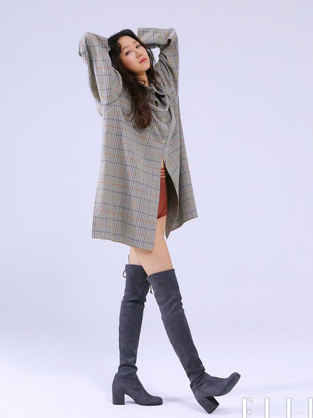 孔孝真大变样,出席活动居然穿紧身裙配黑丝?