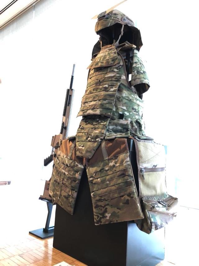 日本创客推出现代化武士甲,兼顾传统与作战需求,引发网友热议