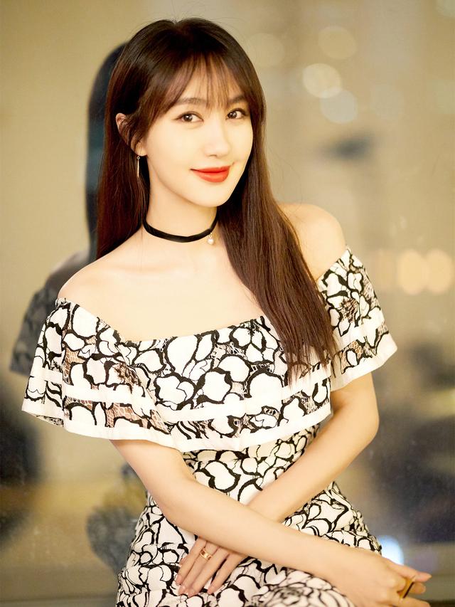 李菲儿穿紧身裙秀身材,蚂蚁腰和蜜桃臀真是"绝了"!