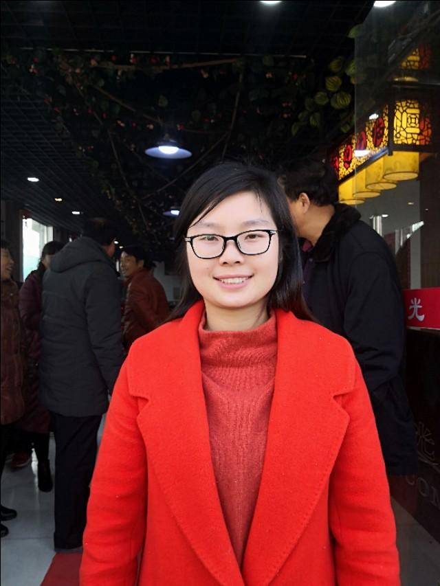 90后女生张帆创业,西安首家龙液酸汤乌鱼火锅今日开张!