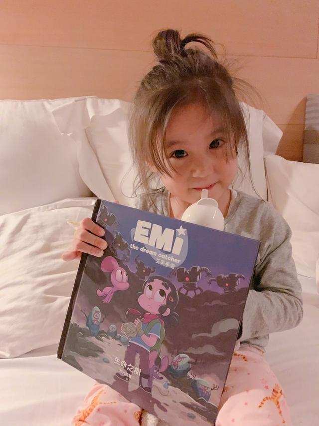 修杰楷带女儿咘咘约会,不见贾静雯和波妞,咘咘笑起来太可爱