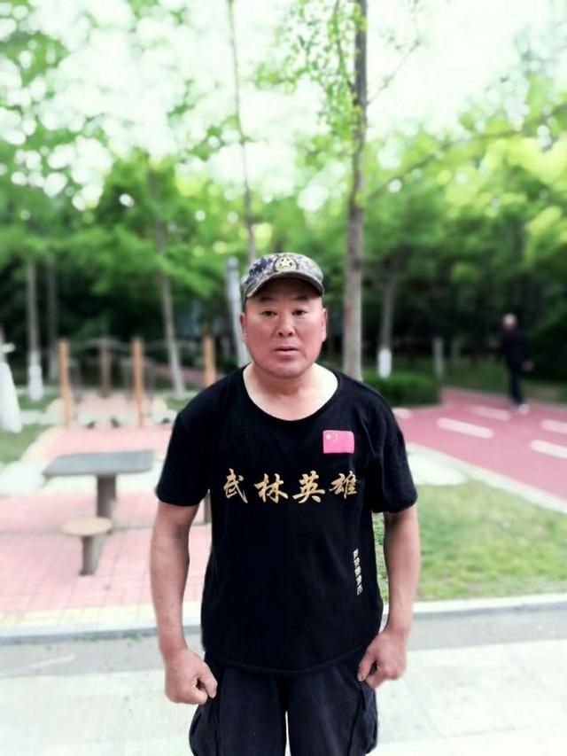 里合腿大师田野展示嗜血魔肘扬言要打掉格斗狂人的牙齿