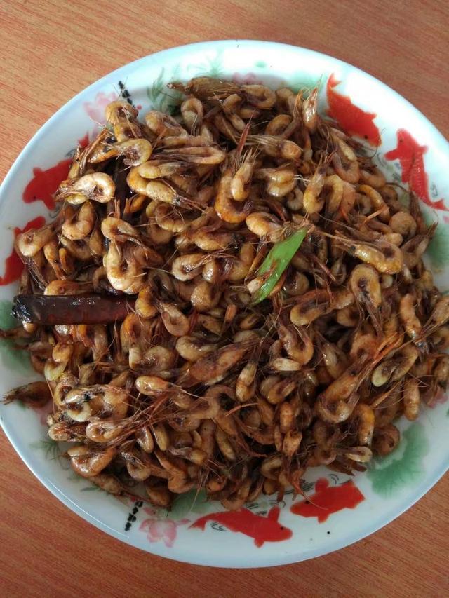 朴实的农村菜没有奢华和情调,有的只是纯真的亲情,回娘家的味道