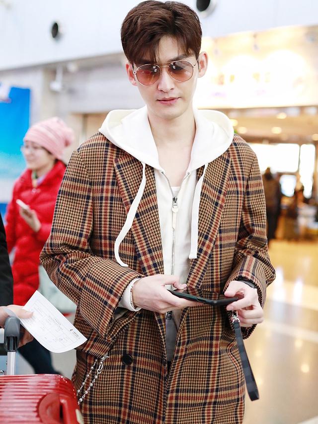被张翰帅到,穿格子大衣配卫衣,过年见亲戚就该这么穿!