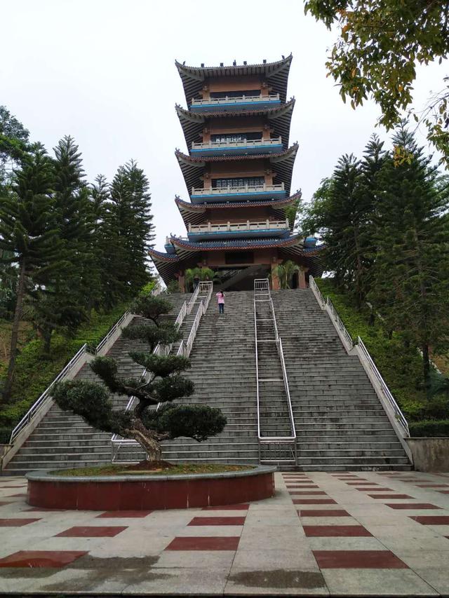 周末逛东莞凤岗公园,两个公园相连,人很少公园很美