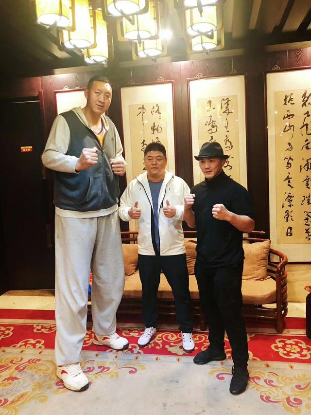 武僧:他比崔洪万个更高腿更粗怎么打?|孙明明|武僧|身高_新浪新闻