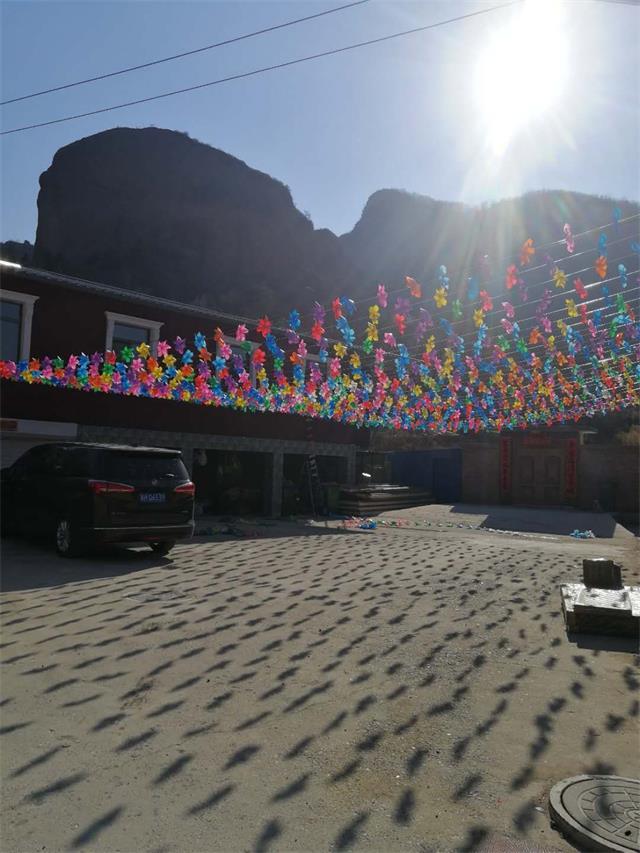 京津冀最近的侏罗纪丹霞地貌滦平碧霞山,鑫泉山庄品尝石磨豆腐!