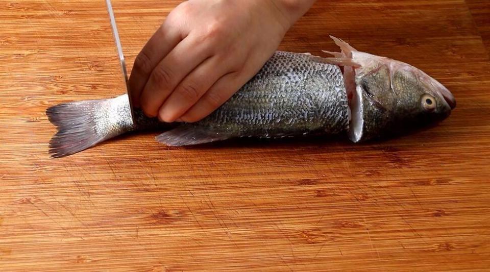 教你做一道漂亮的酸汤鲈鱼,好吃又漂亮,摆盘大气,宴客有面子