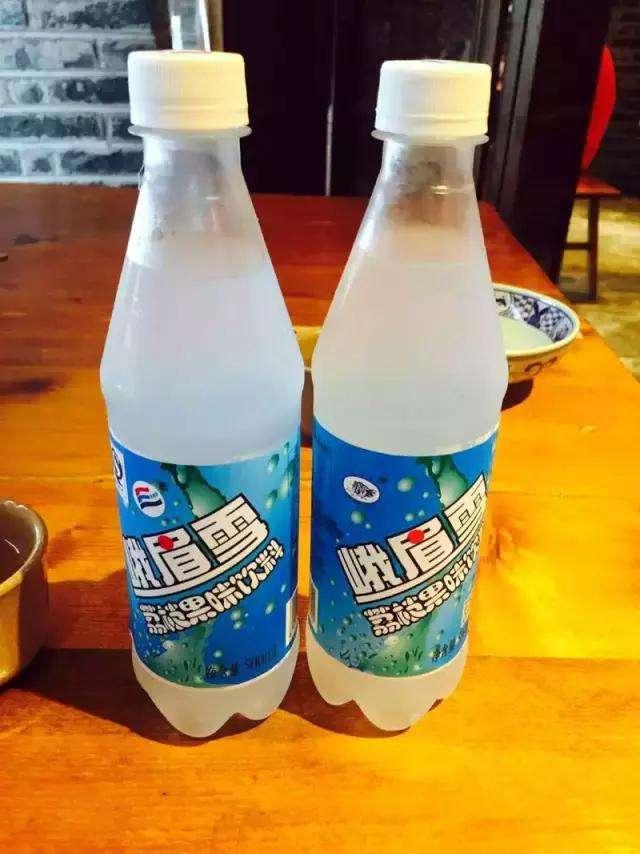 80后小时候喝过那个荔枝味汽水到底是珍珍还是强力啊