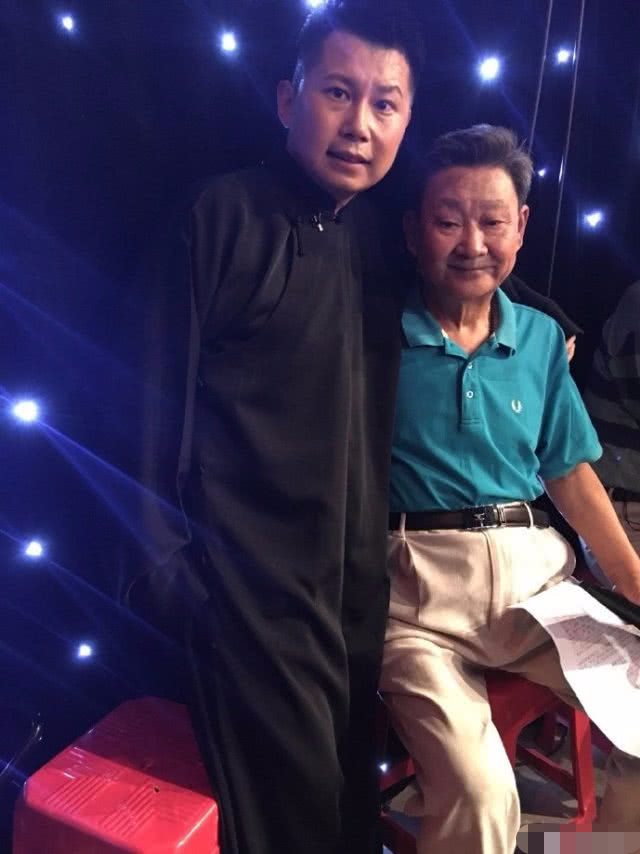 何云伟近日跟郭德纲老师杨志刚合影还和侯耀华同框你咋看这事