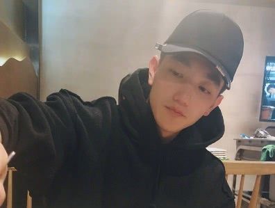 何捷颜值有多高?看看张馨予的晒照,网友:不出