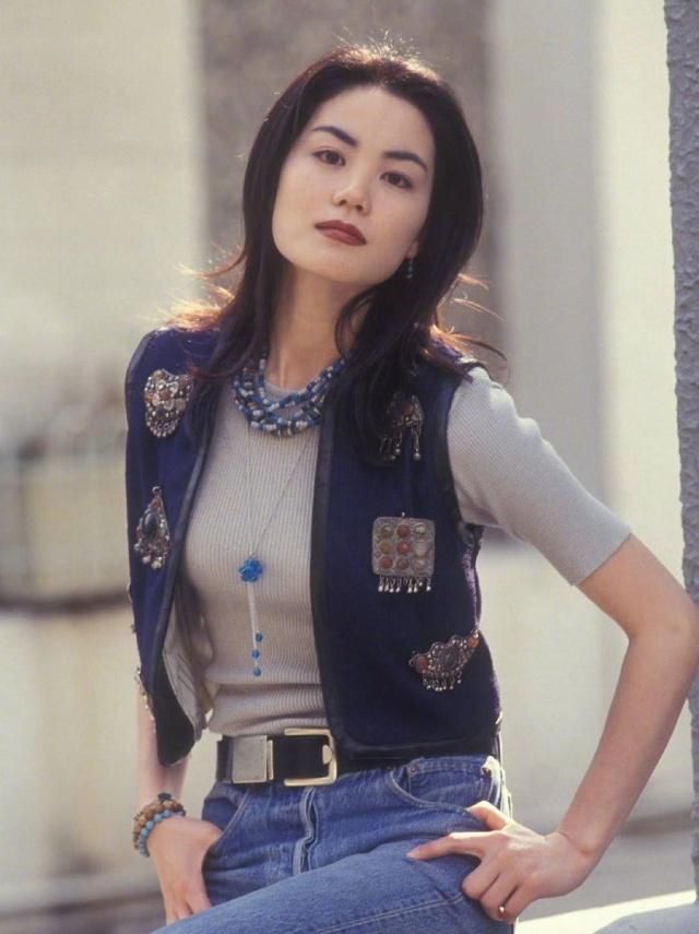 49岁王菲早年写真曝光,几十年前就这么会穿,比你现在还潮