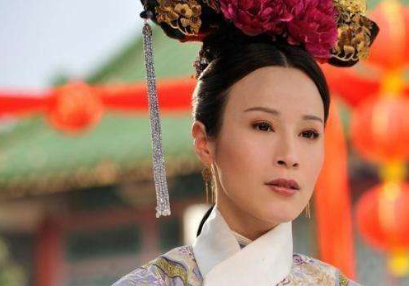 康熙为什么会这么他的这位儿媳妇郭络罗氏 她做了什么错事吗