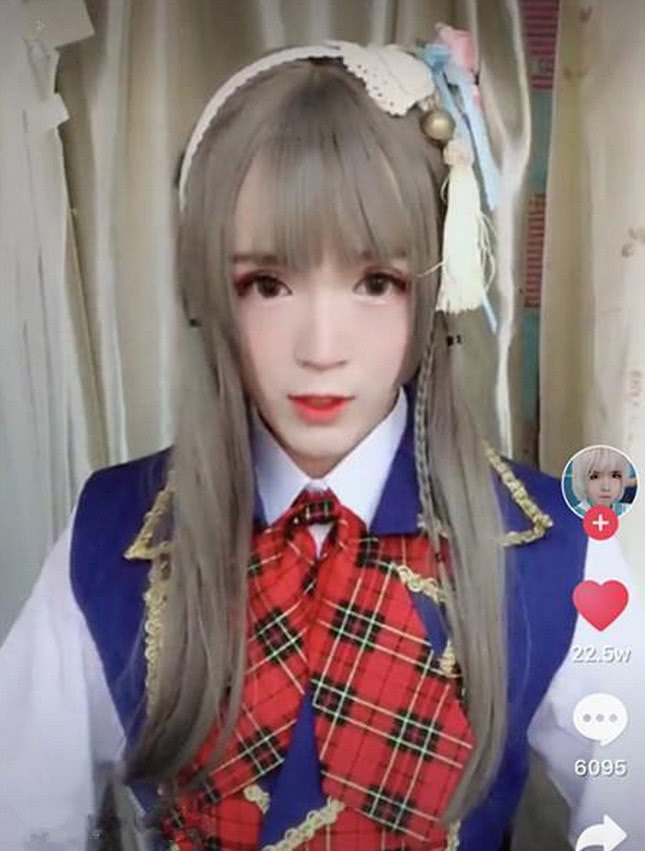 抖音小哥哥变装走红,妆后画风突变惊呆众人,网友:你是魔鬼吗?