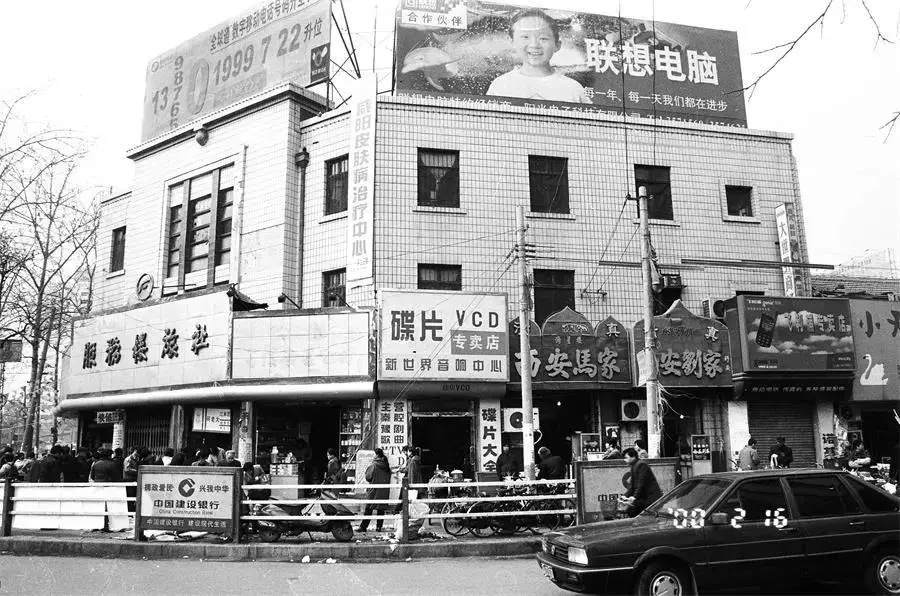 企业一度产销两旺 东方红市场是咸阳一家老商业企业 坐落在北门口十字