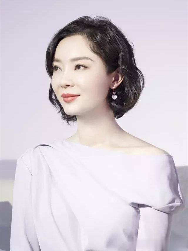40岁的减龄发型有哪些?头发绒毛多,适合什么发型?|发型|绒毛|短发_新浪新闻