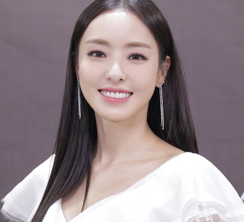 《www》是金恩淑编剧的助理权恩率的出道作,将由《阳光先生》副导演郑