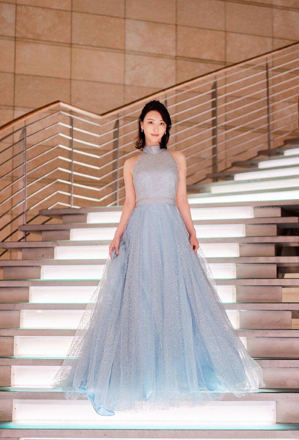 邱林携《拿摩一等》亮相东京电影节 星空长裙仙气十足