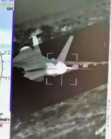 俄军苏35单挑美系战机,红外锁定F18和F15展示