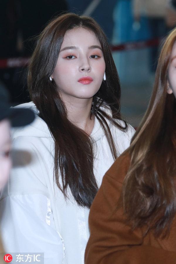 2018年11月4日,韩国首尔,momoland现身机场.(图片署名: 东方ic)