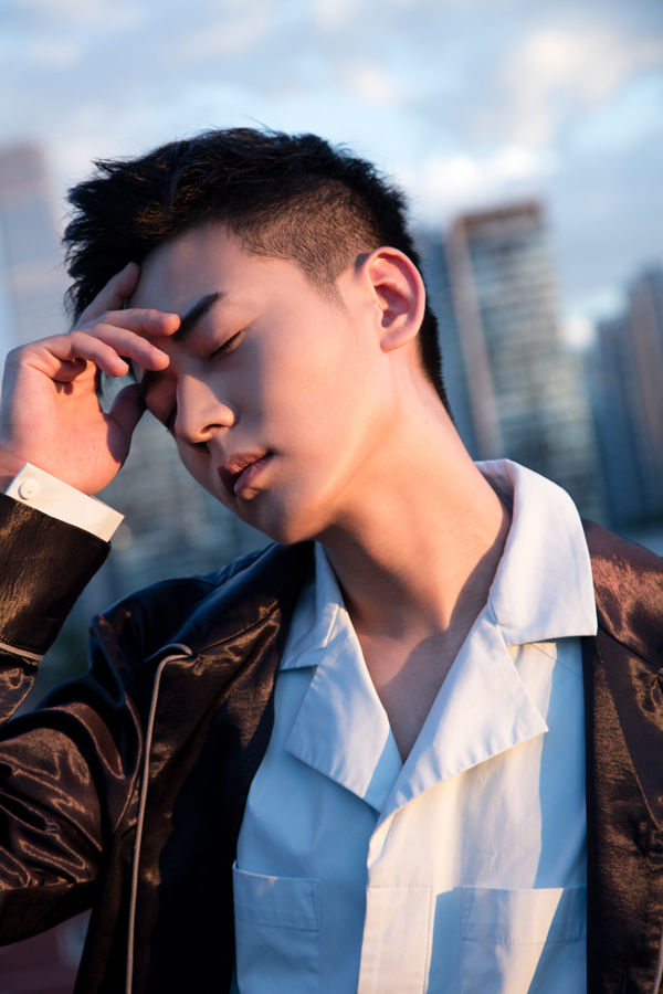 罗鹏时尚写真曝光 多重风格释放不同魅力