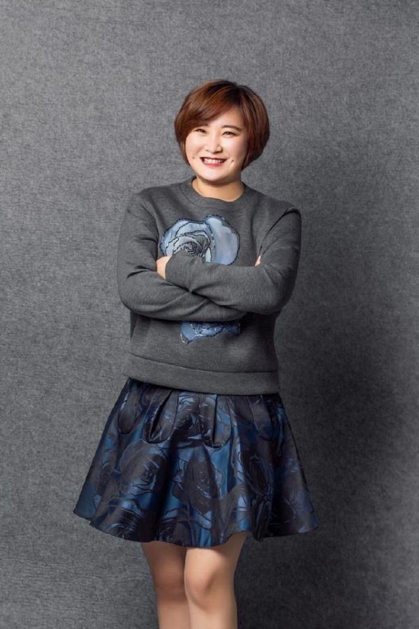 当140斤贾玲撞上70斤鲁豫同穿裙子网友看完不想减肥了