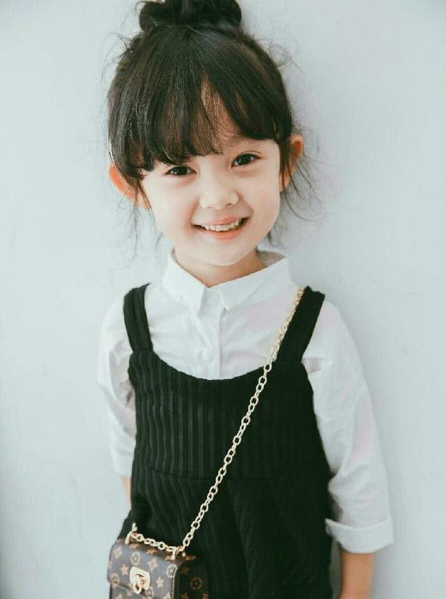 小演员全体换上现代装,小明兰靓丽,小小桃可爱,她最意外!