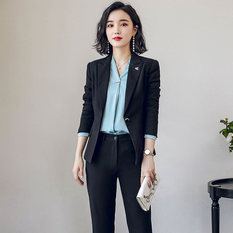 小西装女外套,时尚简约又大方,不薄不厚,开春上班穿刚刚好