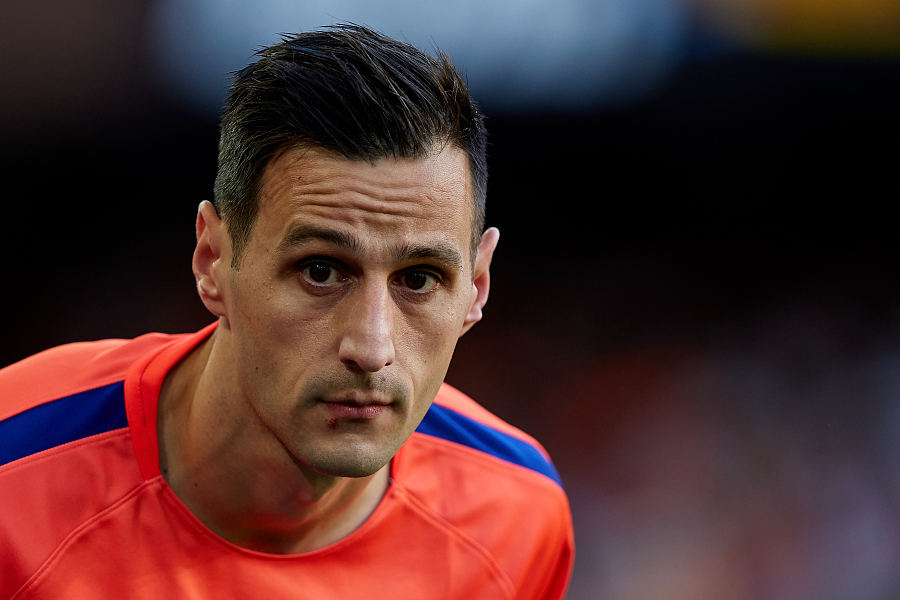 受伤,卡利尼奇提前退出训练