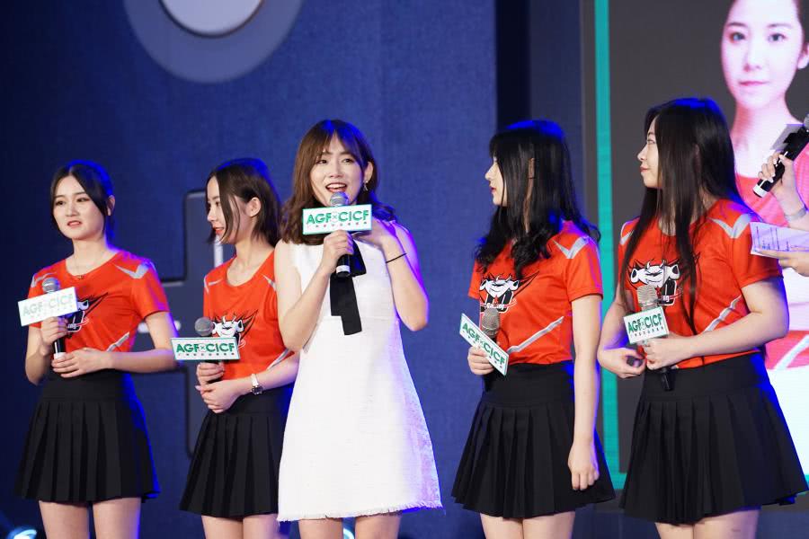 jdg女子战队:谁说女子不如男?不服的来solo?