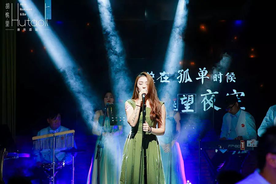 从"山寨热"到"倒闭潮",胡桃里你学不会的核心是什么?| 餐见