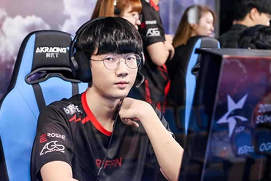 viper成为年度最佳选手引热议,网友:应该是tarzan!