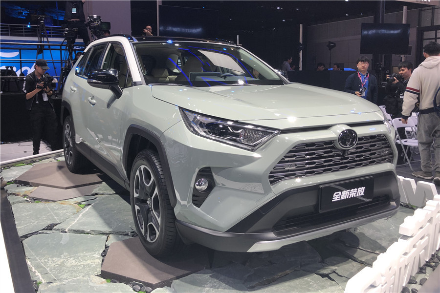 丰田全新rav4荣放亮相上海车展,基于tnga架构,配2.5l 8at!