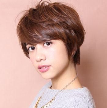 这些发型非常流行!但是老气又土味,尤其是第二款还被定位潮流!