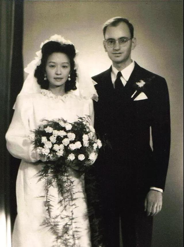 苦追15年,初恋给他发结婚通知,他不死心再等7年,45岁终于结婚|卞之琳|张充|结婚_新浪新闻