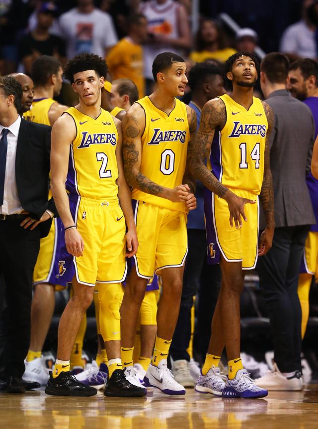 nba小球时代湖人祭出大个阵容直指西部榜首