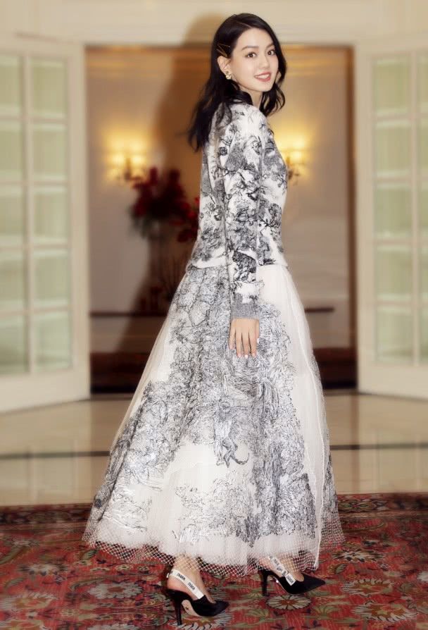 想要大变样的姑娘,可以学学李诗妍的穿搭,这是什么神仙裙!