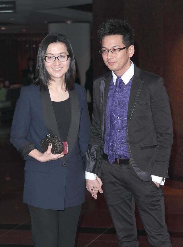 45亿豪门女婿吴家乐陪妻儿游东京,结婚13年仍是24孝好男人