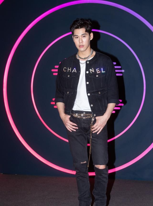 周兴哲出席香奈儿派对:喜欢女友自然妆,吐露男生化妆很正常!|周兴哲|