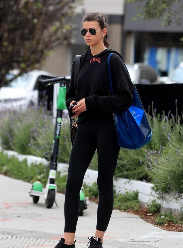 当地时间4月16日,新西兰超模georgia fowler乔治亚·福勒现身在了