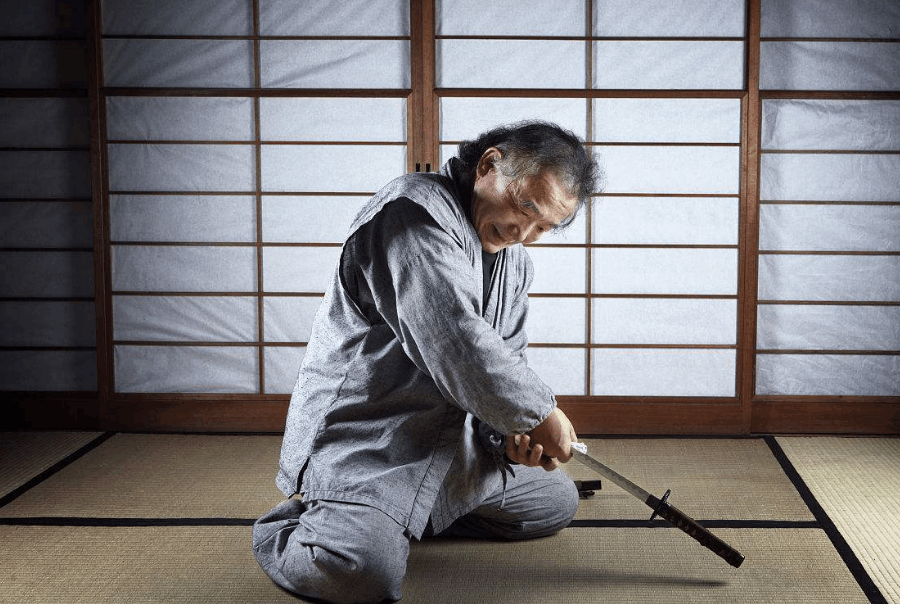 日本的武士道精神,切腹真的是自己完成的吗?为什么要切腹?