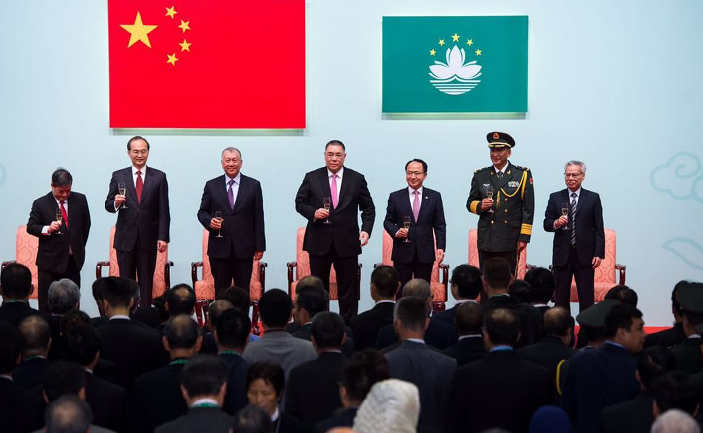 和英国谈妥了香港的问题后葡萄牙没有二话直接同意了澳门回归