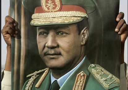 39岁竞选总统,拿到百分之九十八选票,收回一土地,逃亡十四年