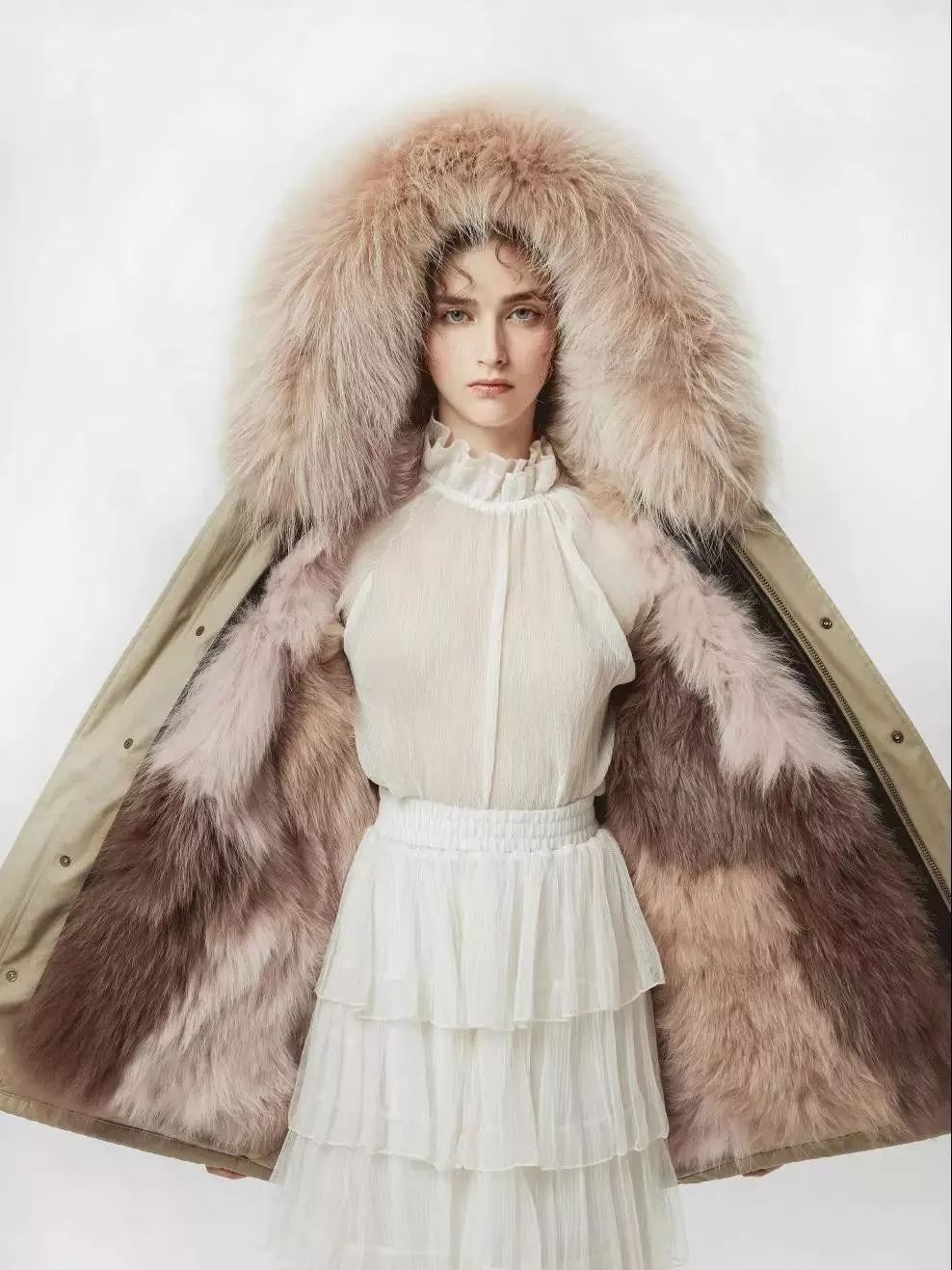 现在一跃成为时装周伸展台上吸睛的宠儿~这个源自于爱斯基摩人的防寒