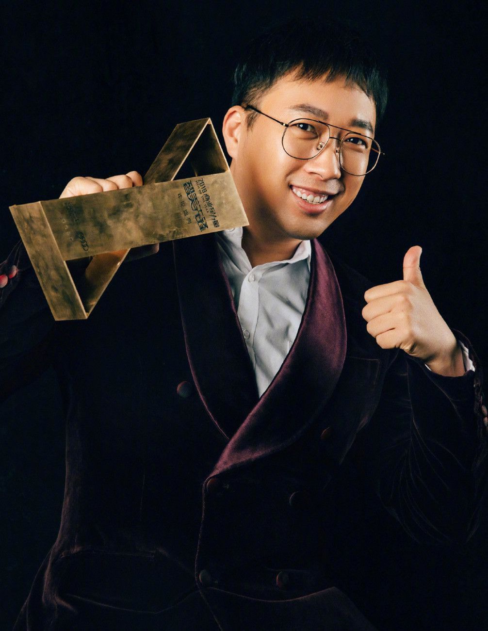 吴谨言洪尧亲密照# 于正回应吴谨言洪尧亲. 来自娱乐老鬼 - 微博