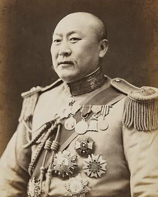 曹琨惹恼权势被迫从军,被人称"无才无能",却能买个总统当