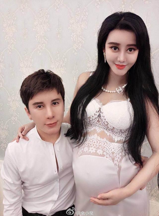 她用8年整成范爷, 还把老公整成李晨, 孩子出生暴露他们真实颜值!